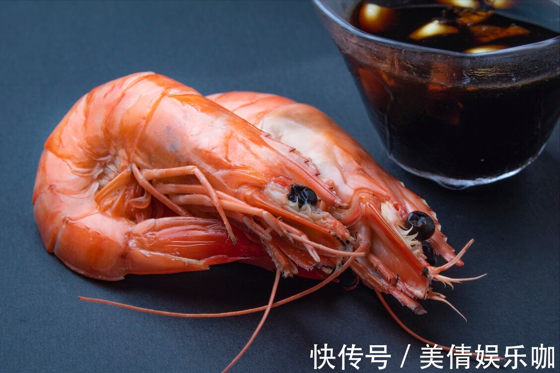 白灼虾|新鲜大虾上市了,白灼虾切记不要用水煮,教你一招,鲜味不流失