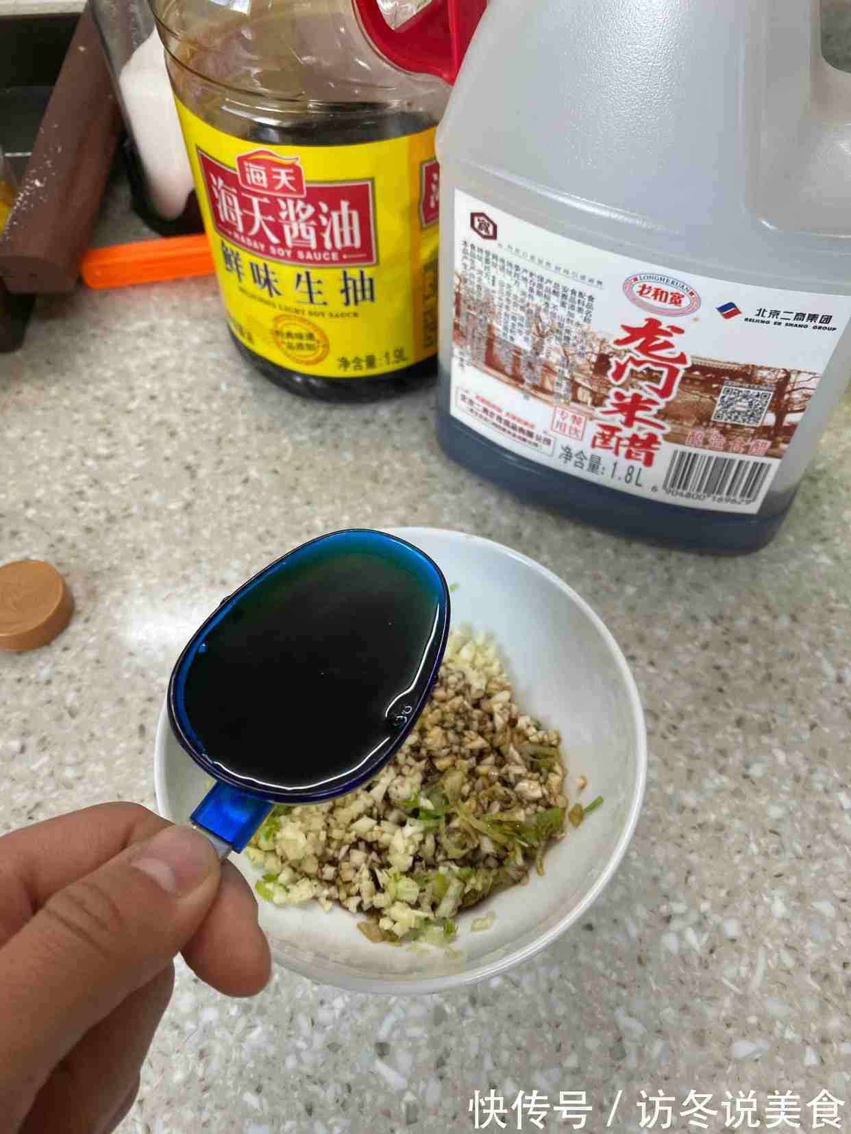 现在才知道,炒茄子不能先放油!大厨教你1招,茄子不吸油不发黑