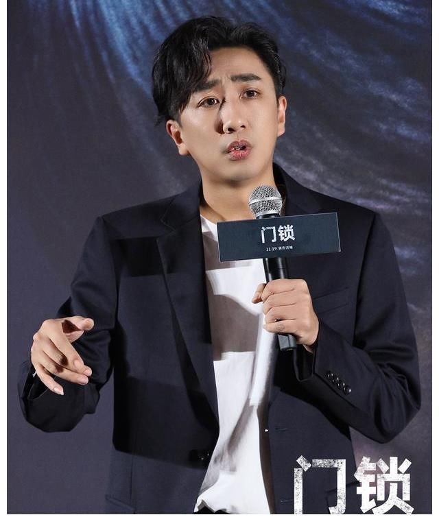 白百何白客范丞丞首映合體 話題爆款《門鎖》坐實(shí)檔期首選