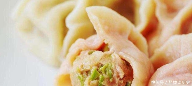 脆嫩|芹菜包饺子,先焯水还是直接包?都错了,这么做才翠绿脆嫩不出水