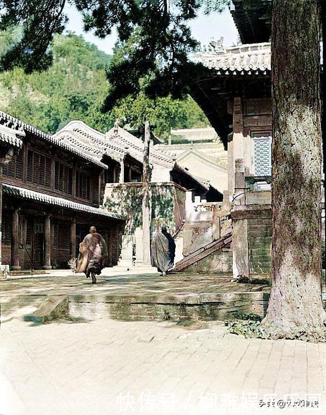 诡异|北京门头沟：1918年的潭柘寺，大殿内的法事看上去很诡异