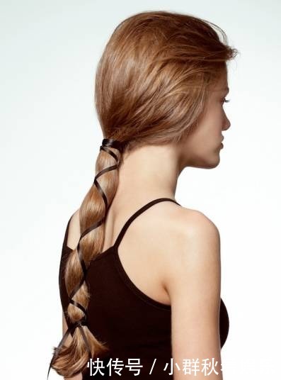 不再无聊的低马尾！两款浪漫低发尾发型教学