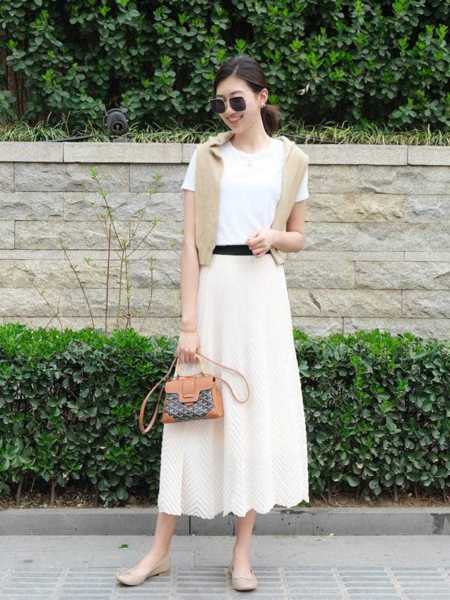 白色衬衫|小个子女生这样穿搭显高显瘦,白色衬衫搭配百褶裙温柔优雅,真美