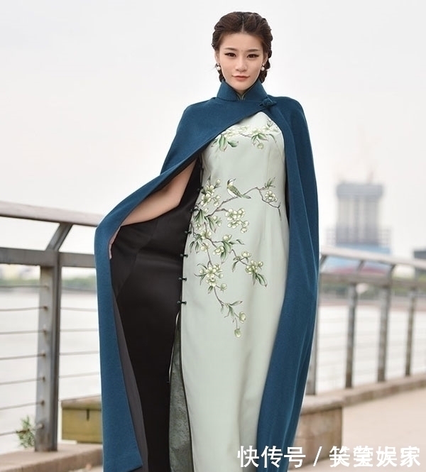 要是旗袍两边不开叉,结果一定是这样尴尬