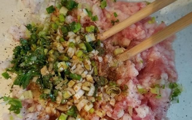 水煎包这样做太好吃了，脆而不硬，香而不腻，孩子一次吃了5个