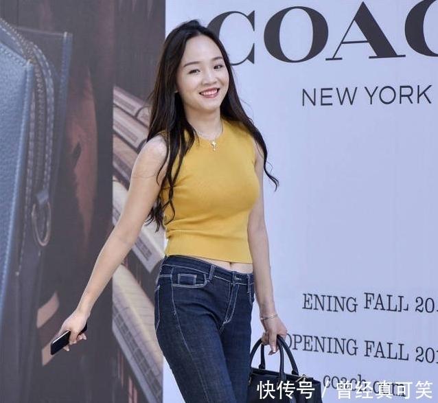 独有|街拍:美女一身装扮处处都散发着独有的柔和之气,非常好看