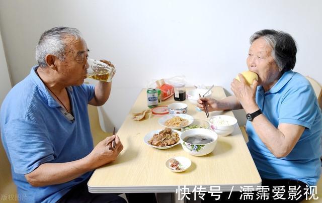 饮食习惯|老年人的晚餐，多“讲究”不是坏事，做到这4点，营养好吸收