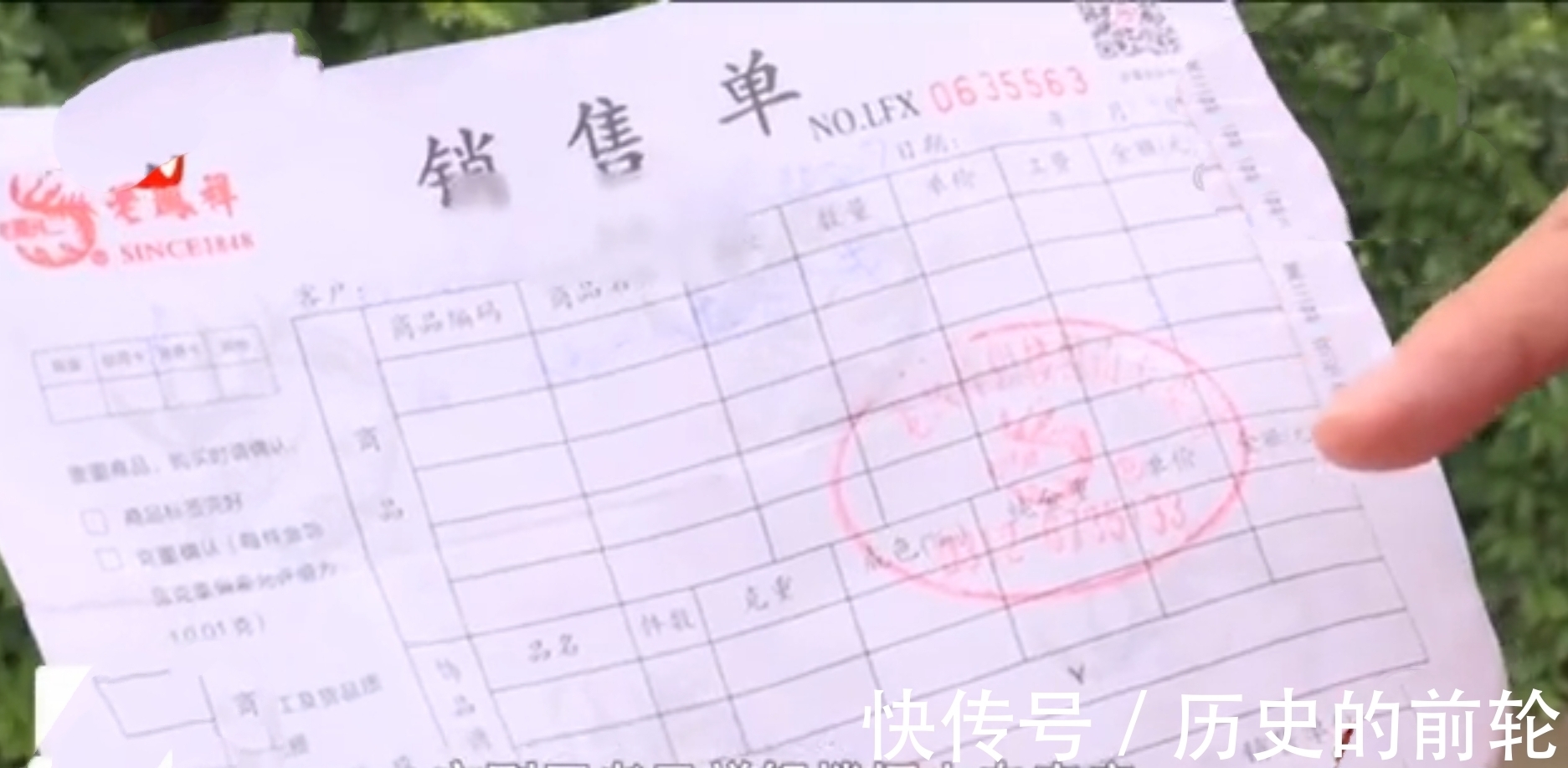 首饰|河北:女子铂金钻戒送保养,回来变银戒指,商家:赔你500块钱!