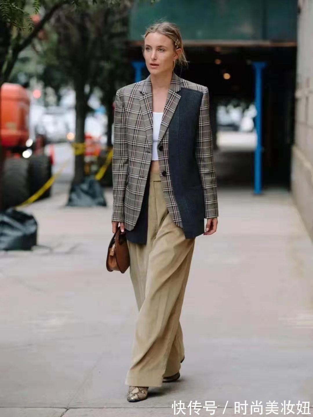 气质|秋冬万能的“媚茶色”,不费力就穿得气质又显贵,适合40岁女人