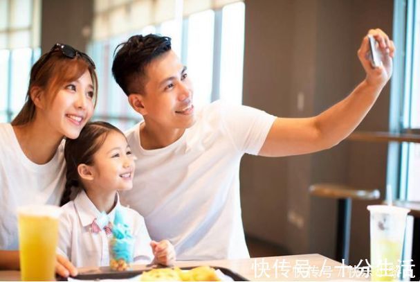 90后|1岁萌宝超市捣乱,“硬核宝妈”育儿经获赞:看到榴莲没?使劲拍