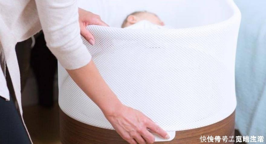 睡着|爸爸哄娃一小时以为他睡着了,妈妈回来看见这样一幕,网友亲爹