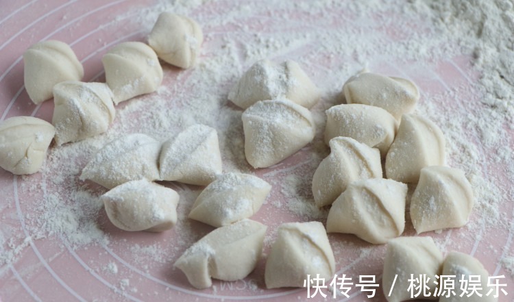 我家就馋这饺子，营养不上火，还润肺止咳，每次女儿吃20个