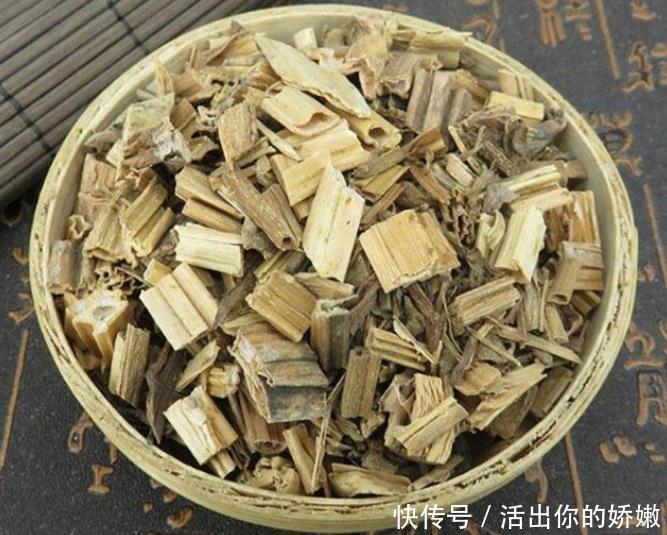  常用|体内湿气过重常用以下3样中药泡脚，有效祛湿气、冬季少生病