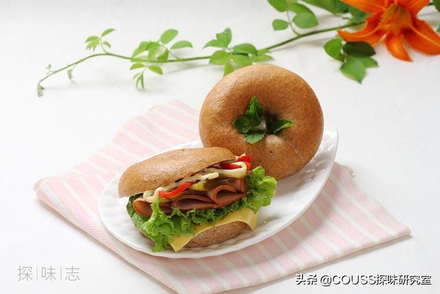 低糖低油的椰香黑全麦贝果,健康又美味