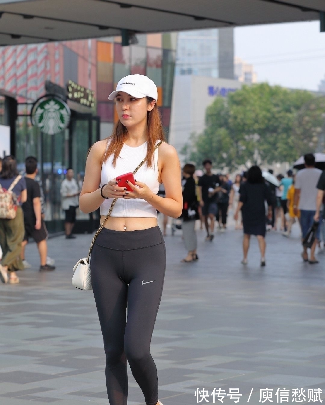 淑女感 打底裤很好地带来淑女感,有效拉高身材比例