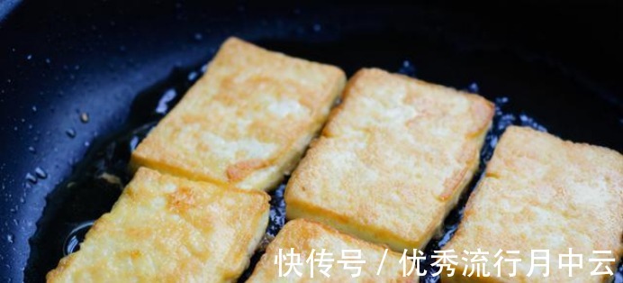 鲜嫩|豆腐别再下锅炒了,加上两种食材,更有味、鲜嫩,补钙也是杠杠的!