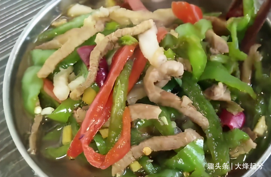 青椒肉丝面的家常做法，味道鲜美，好吃不油腻，做法简单