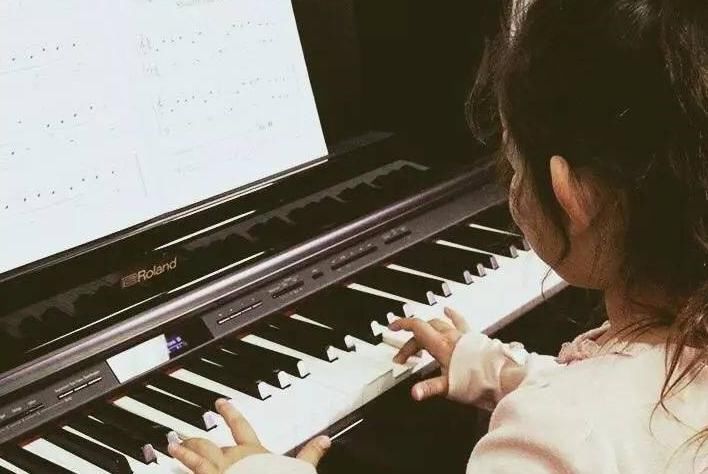 兴趣|你为自家孩子报名了哪些兴趣辅导班?学钢琴过时了,第一种烧钱呀