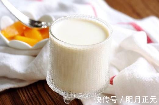 喝牛奶|有糖尿病的人,尽量多吃2种食物,可能会“降低”血糖