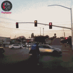 |搞笑GIF:成功把对面的妹子逗笑了 请问接下来我应该怎么做?