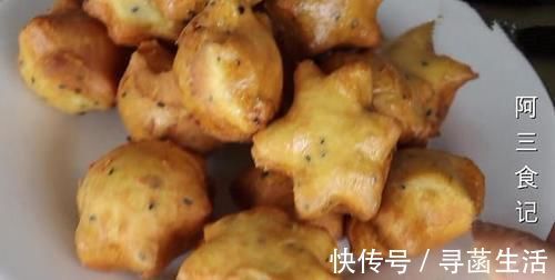面粉里加4个鸡蛋,教你新做法,我家一周吃3次,上桌就抢光