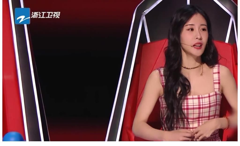 好声音|《好声音》热播，周深呼声最高，那英怎么就选了张碧晨？