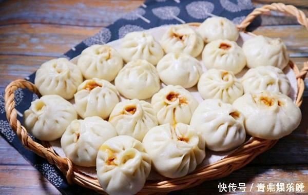 蒸包子时,最忌直接上锅蒸,记住3诀窍,包子暄软蓬松不塌陷