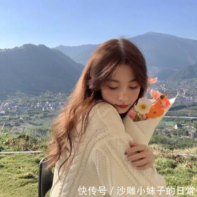 |幽默笑话:今天早上上班时间有点紧,裤子忘记扎腰带了,在地铁上坐着总感觉裤子往下掉