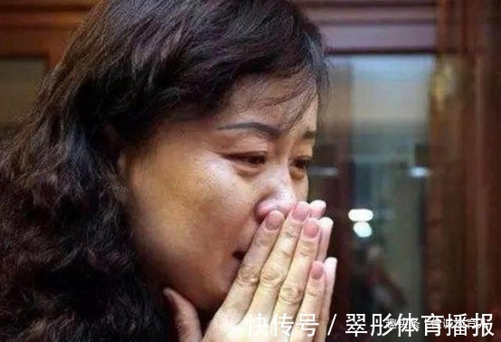 妈妈|8岁女儿考99.5分回家大哭,看到扣分题目后,妈妈也控制不住流泪