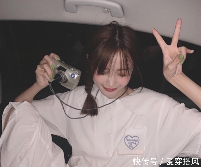 嘴唇|女孩子想变薄嘴唇,趁早戒掉这3“恶习”,小心香肠嘴没人爱