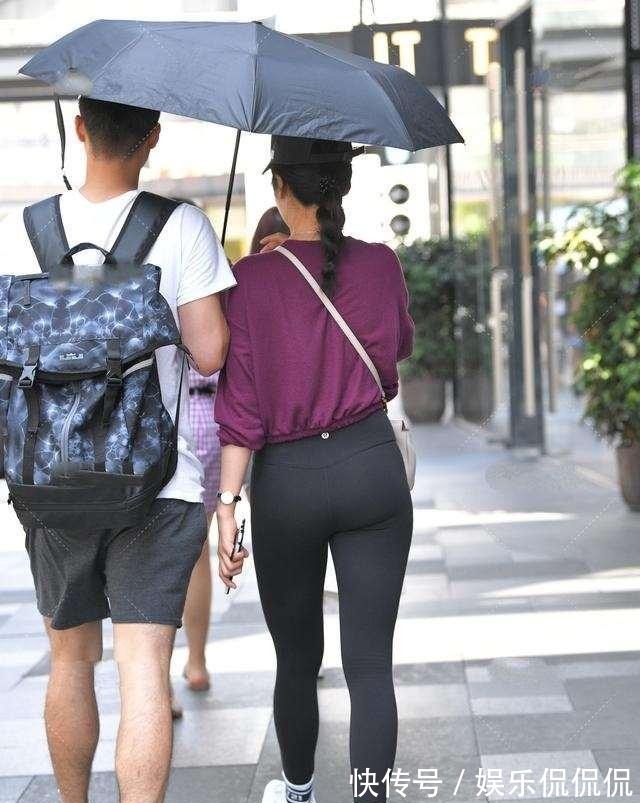 先锋|黑色打底裤的穿搭也可以先锋有个性，纯净而明媚，又有优雅时尚风