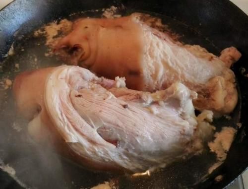 快过年了，卤上一锅肉，驱寒保暖咸香入味，待客吃过瘾更大方