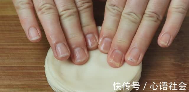 饺子皮别只会包饺子，教你特色新吃法，比包子简单，比饺子好吃