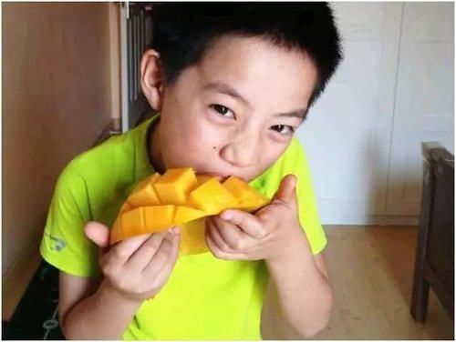 孩子|15岁男孩身高已有180，儿科：3种食物或是“长高王”