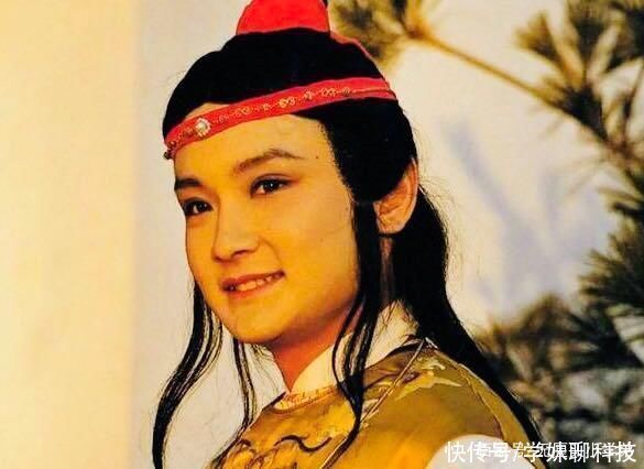 袭人!宝玉生日,黛玉为何要饮下宝钗喝剩的半杯茶此处曹雪芹大有深意