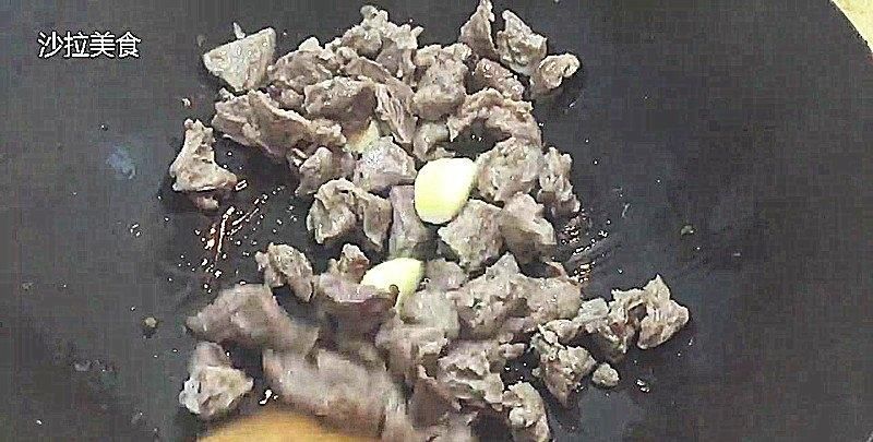 秋天最该多吃这菜,成本35元,壮腰强筋养脾胃,腰不酸了腿脚利索