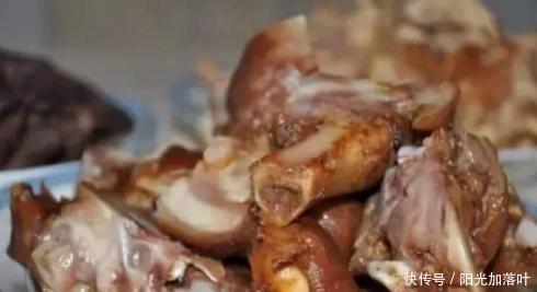 关火|店员睡过头忘记关火,锅熬干了,却成为一道美味