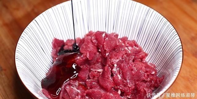 牛肉|牛肉无论怎么做，千万别再放盐与料酒了！教你两招，肉质嫩滑鲜香