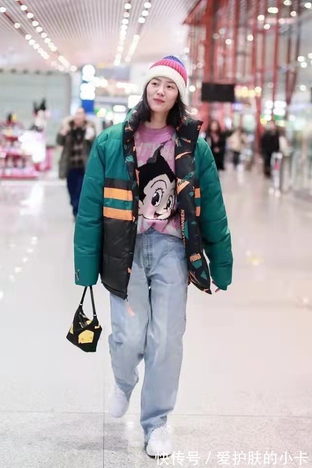 搭配|超模过冬也像普通人,刘雯面包服配毛线帽,不够时髦却俏皮可爱