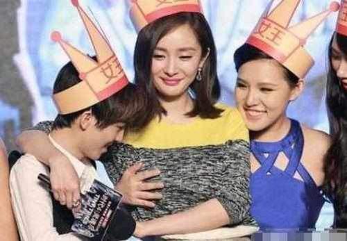 偶像练习生|明星搞笑错位照，明星感觉很是头疼，但是网友却笑的很开心