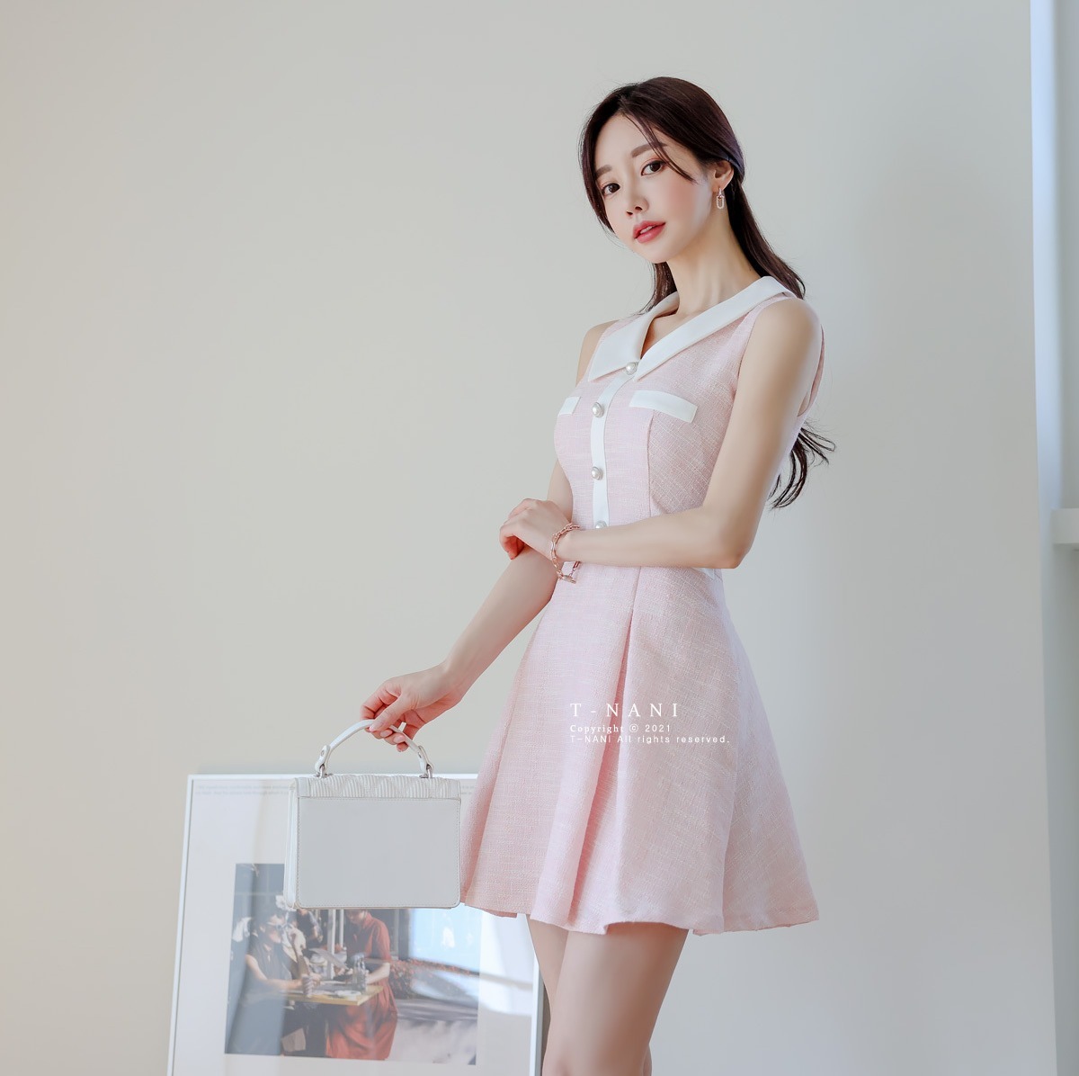 首发|首发孙允珠高清时尚搭配:甜彩霓虹棉花糖水漾芭莎洋裙