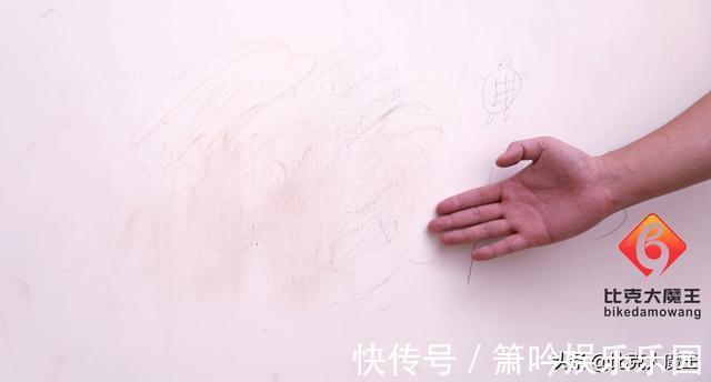一滴水|白墙脏了不用重新刷，墙壁上抹一点，简单擦一擦就干净，省力省事