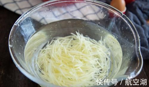 土豆丝|这早餐饼我三天两头给孩子做一次，养胃助消化，营养高，好吸收