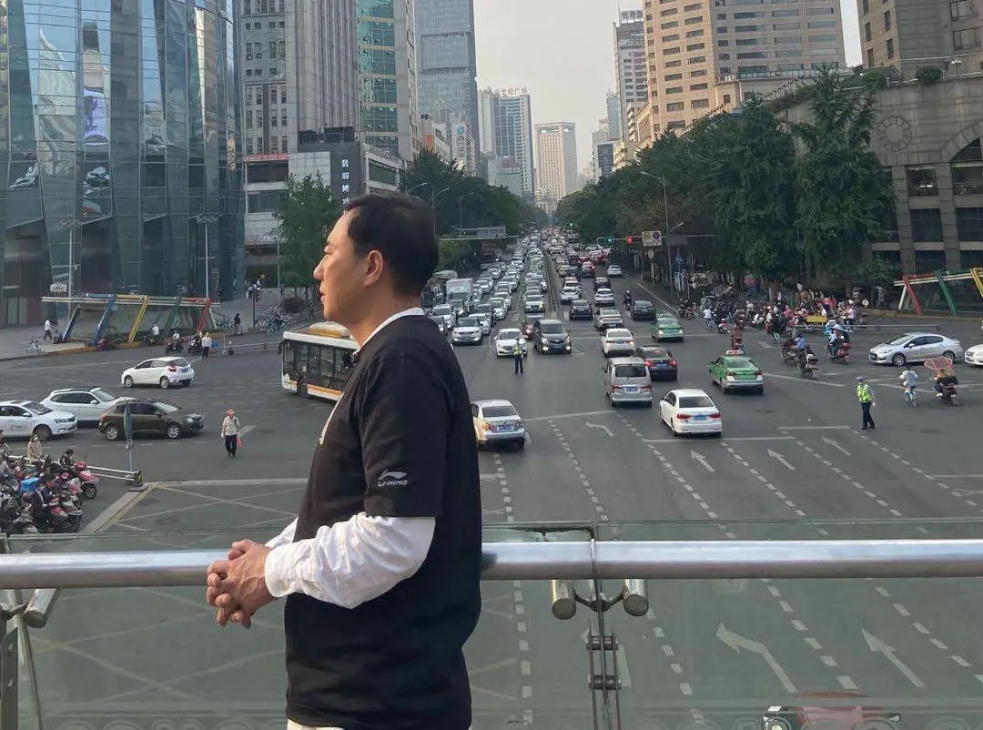 节目|「最可怜的名人」谭乔,在等待中失去自己