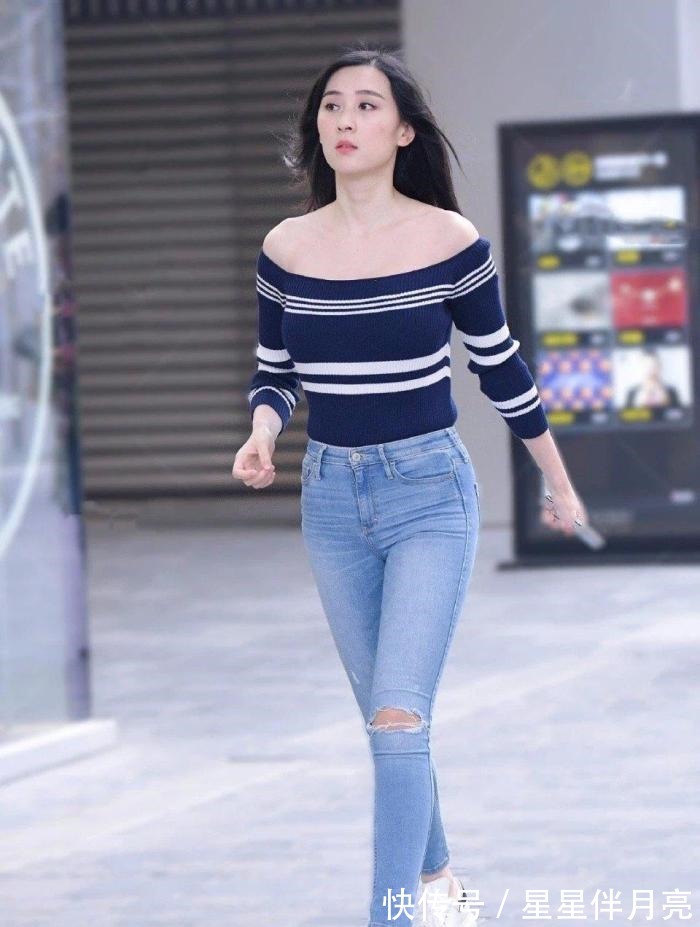 美女|夏日，气质小美女偏爱牛仔裤