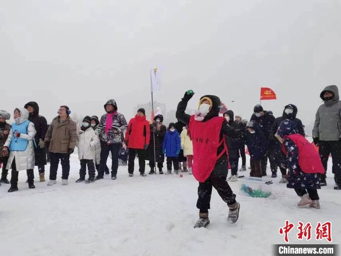 大庆自创“雪球”大赛 全国260名青少年乐享其中