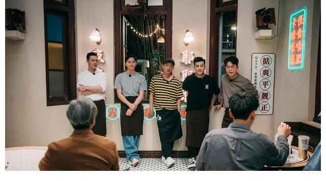 濃濃鑊氣，滿滿煙火人情味，“大灣仔五人組”治愈都市夜行人