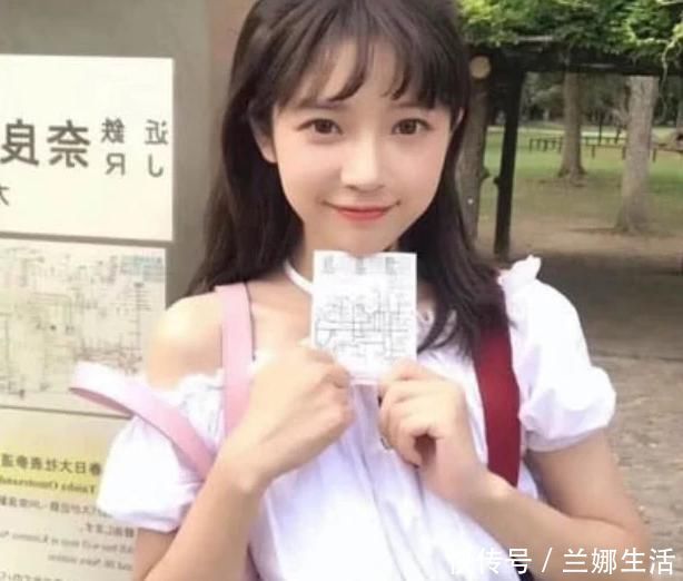 初中班里,女生自以为“很仙”的3个行为,直男照照镜子吧