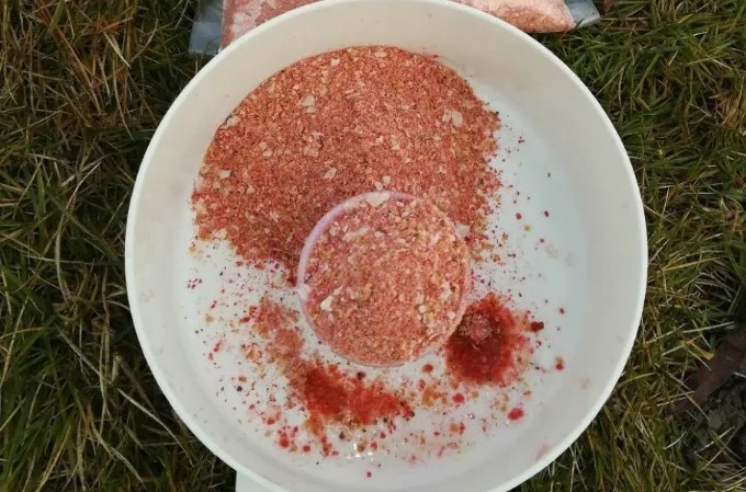 天一冷，为何拉饵总是不出丝？只要牢记这3点，钓上的鱼又大又肥