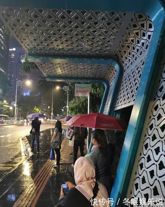 滑水道#26个反人类沙雕设计,设计师怕是脑袋进水了吧